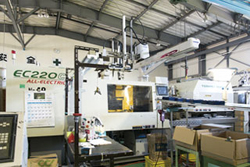 ELECTROMOTIVE INJECTION MOLDING MACHINE 220t