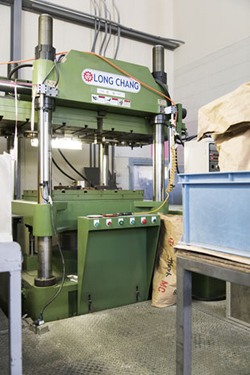 COMPRESSION MOLDING MACHINE 300t for two-color formation